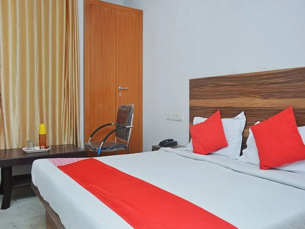 Oyo 23465 Sky Residency