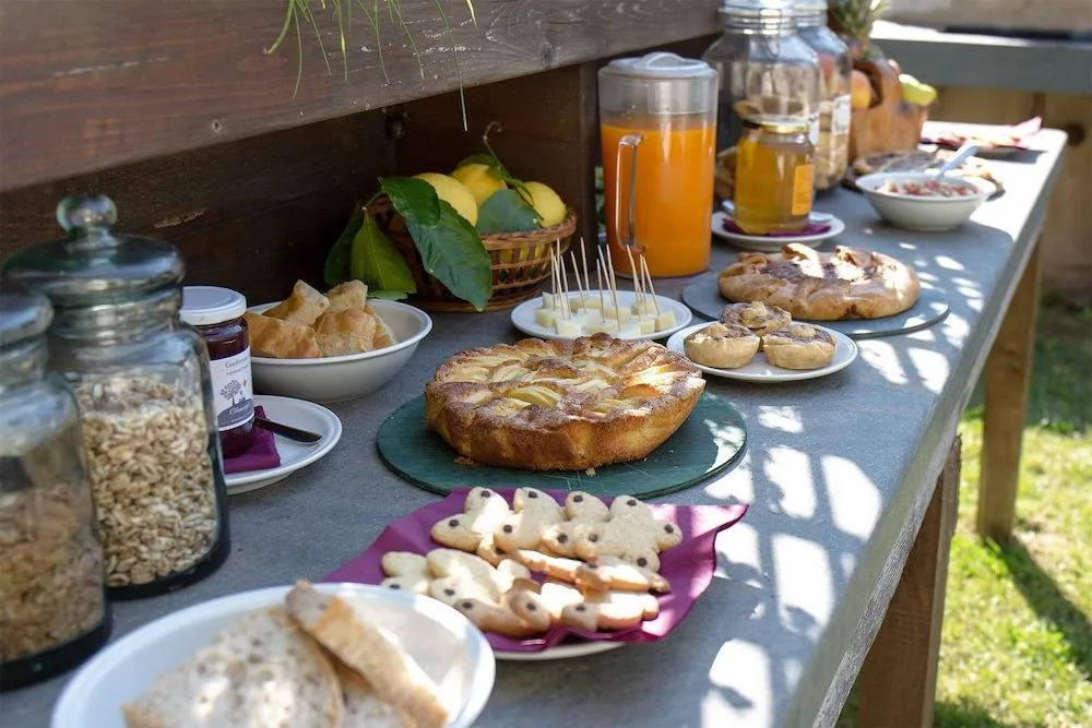 Olimagio Farm Stay with animals and 25m pool, beach at cycling distance