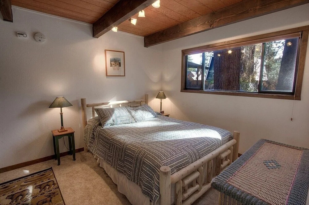 Sky Chalet 3 Bedroom Cabin by RedAwning