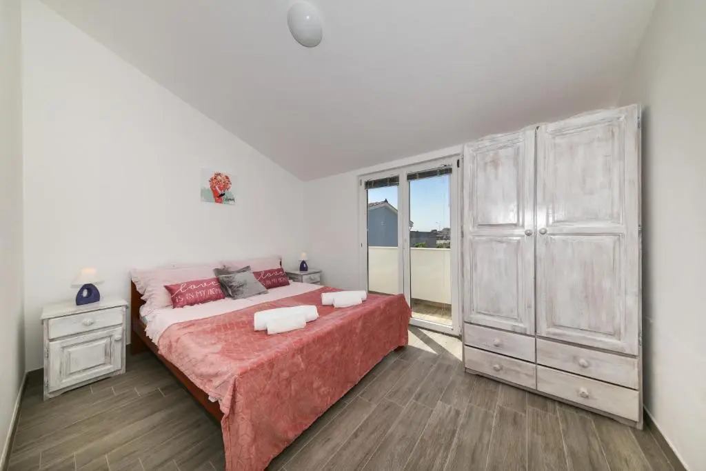 Apartments Krepo