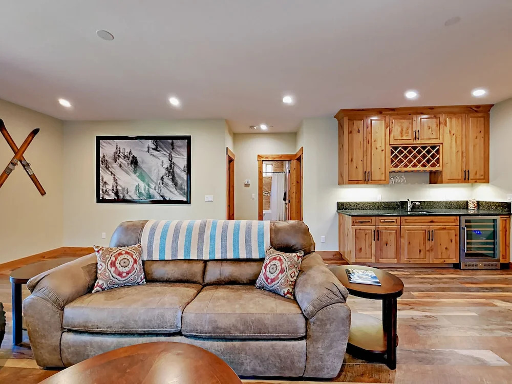 1573 Cree St Home