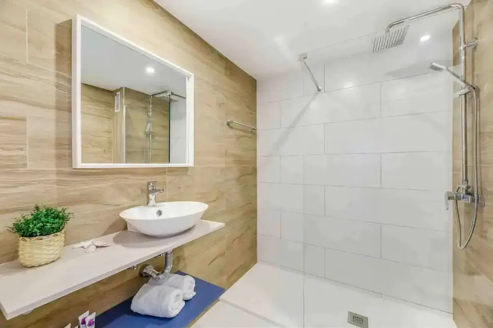 Beautiful 2 Bedrooms Apartment In Puerto Banus
