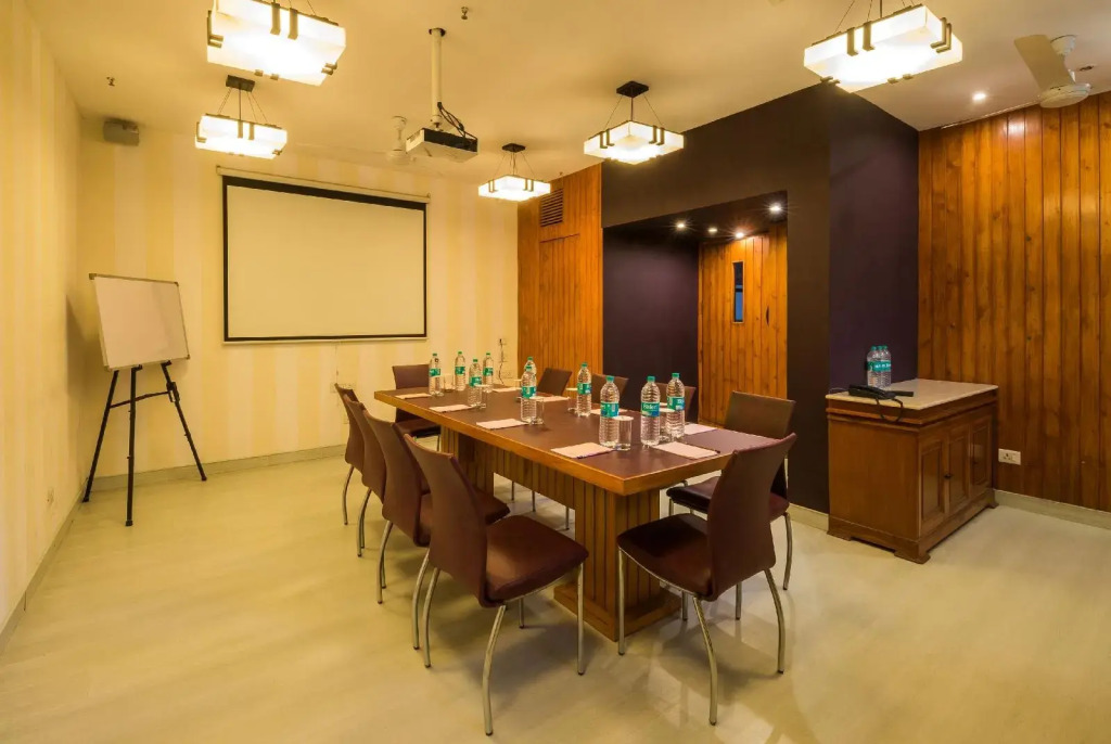 Home@F37 Kailash Colony Metro