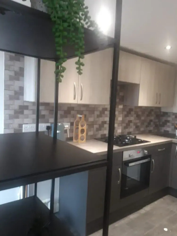Fabapartment-12pmcheckout-freebubbly-seaside