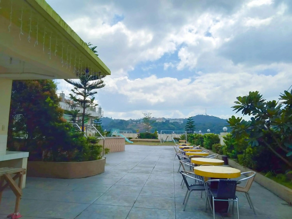 26 GARDEN Deck with a VIEW