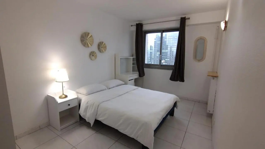 5 mn (450 m) walk Metro/La Defense/3BR/8Pers
