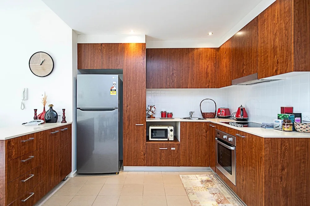 Spacious 1-Bedroom Apartment With Parking