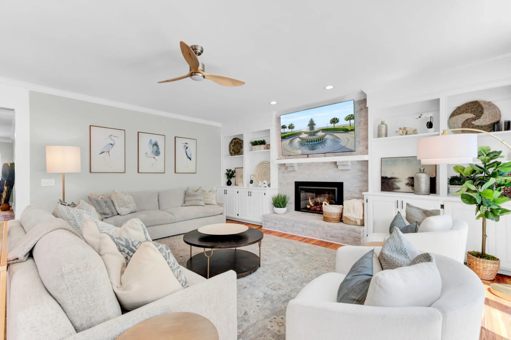Southern Oasis by Avantstay 0.5mi Walk to the Beach, Pool, Patio, Large Yard
