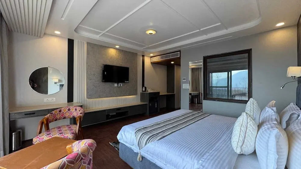 Emroz Kings Resort