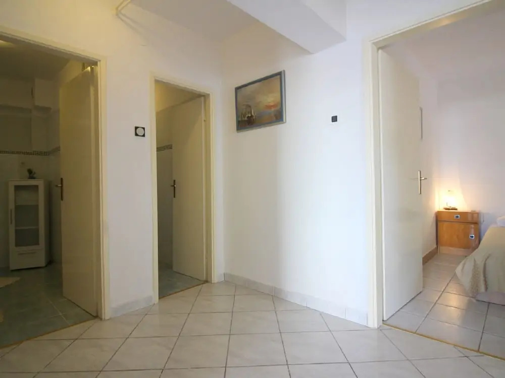 Nice Apartment in Ideal Location; Historic Porec 800 m and Beach 1 km Away