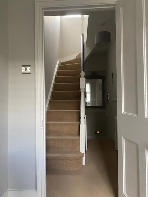 Central Wimbledon house sleeps 8 - secluded garden