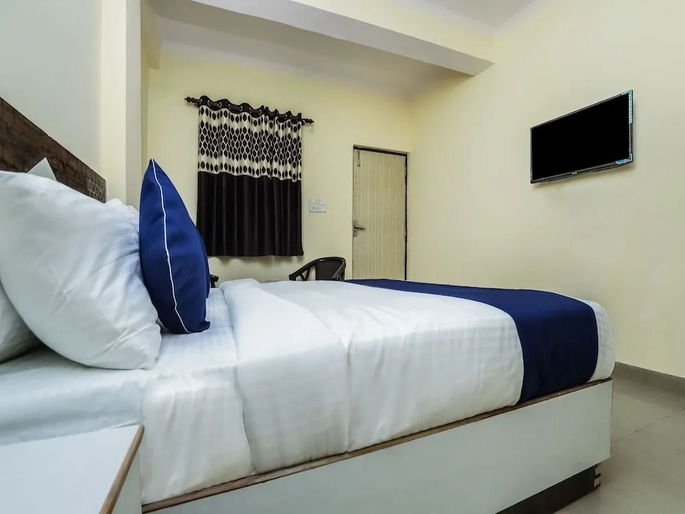 OYO SilverKey 27892 Shanti Complex
