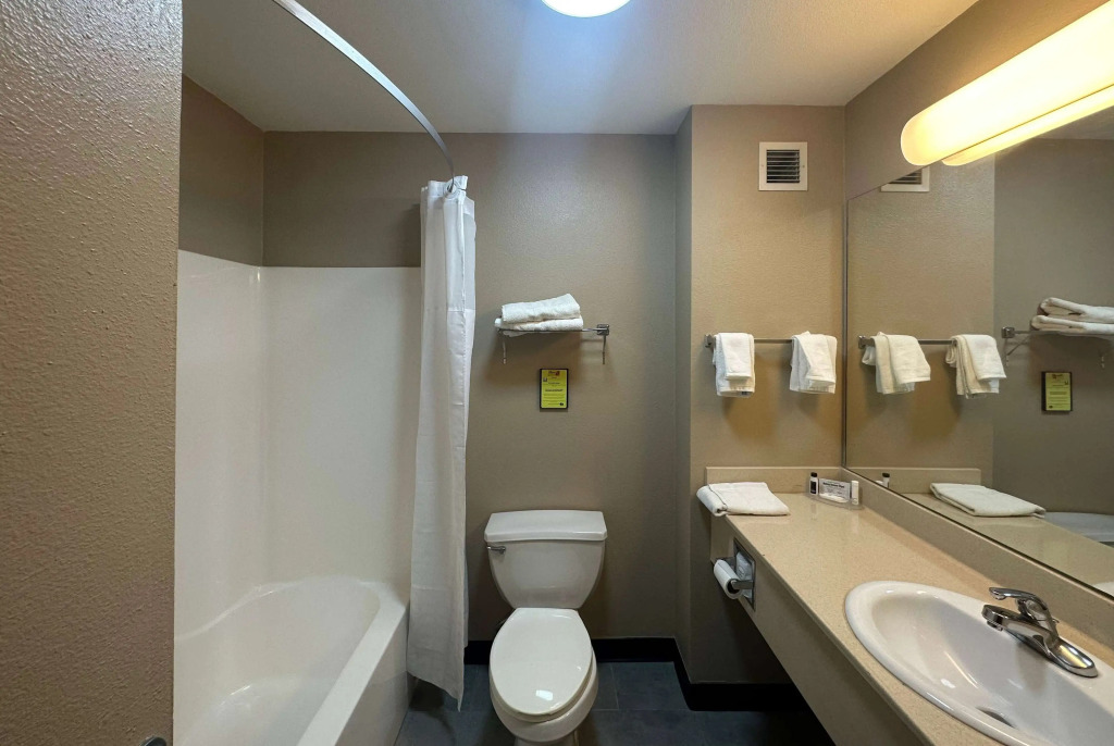 Super 8 by Wyndham Columbia East