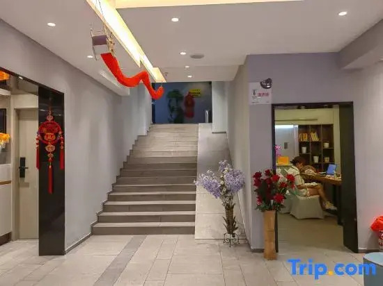 Huayi Selected Hotel (Urumqi Hualing Pedestrian Street Branch)