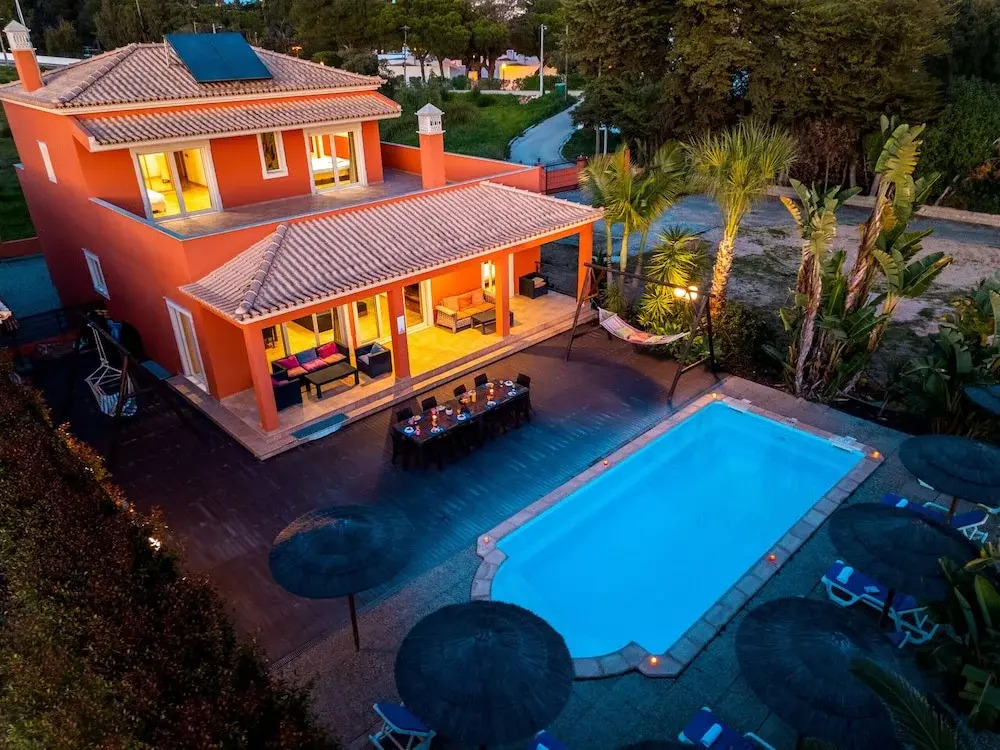 Villa California - Piscina aquecível e BBQ na Corcovada, Albufeira