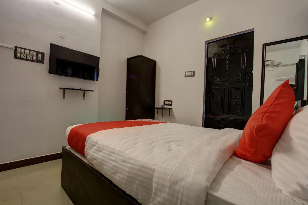OYO 36142 12roomz