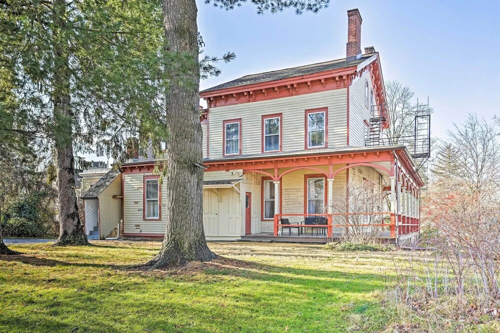 Historic Poughkeepsie Apt - Walkable Location