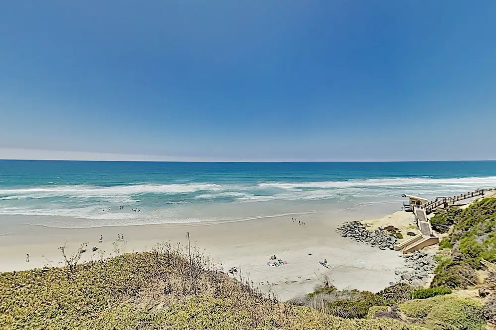 Immaculate Beach W/ Pool, Hot Tub & Balconies 2 Bedroom Condo
