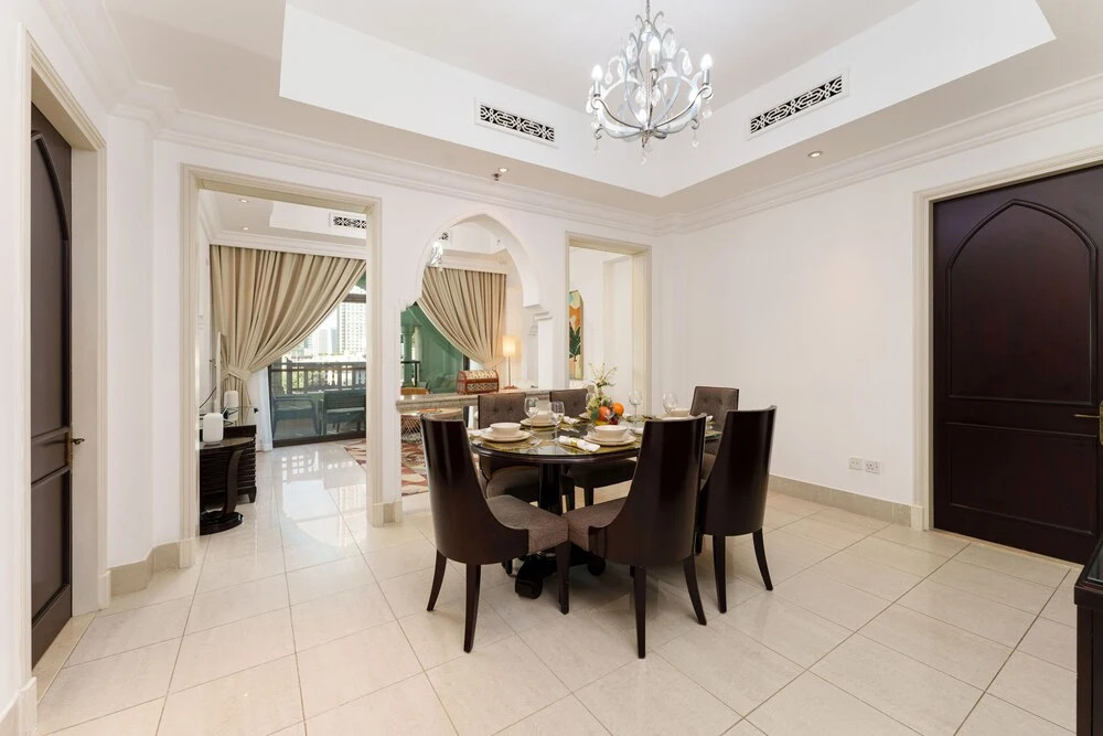Maison Privee - Tasteful Apt cls to Burj Khalifa & Dubai Mall