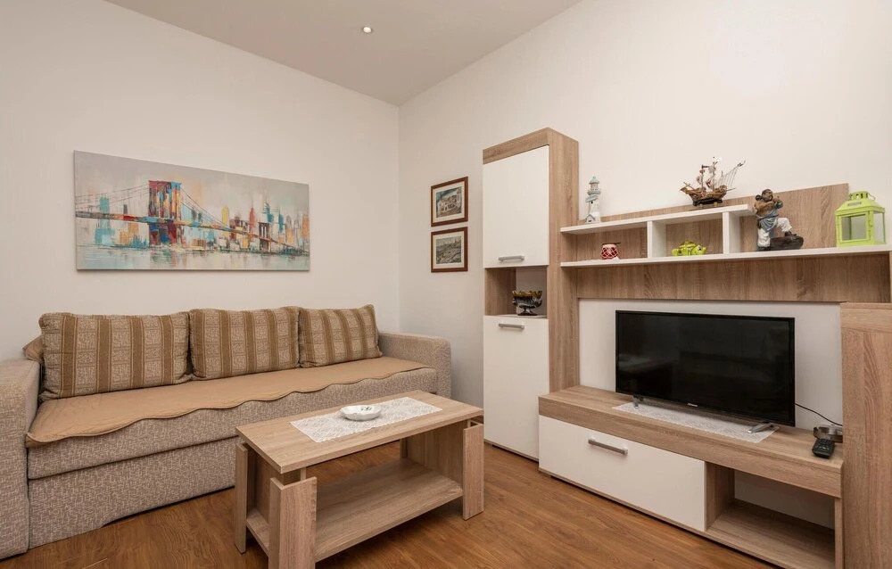 Nice Apartment in Makarska With 1 Bedrooms and Wifi