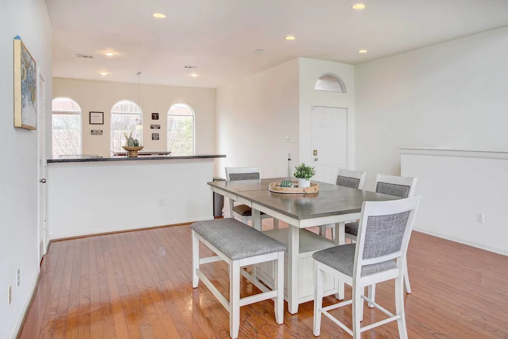Downtown Houston Townhome w/ City Views!