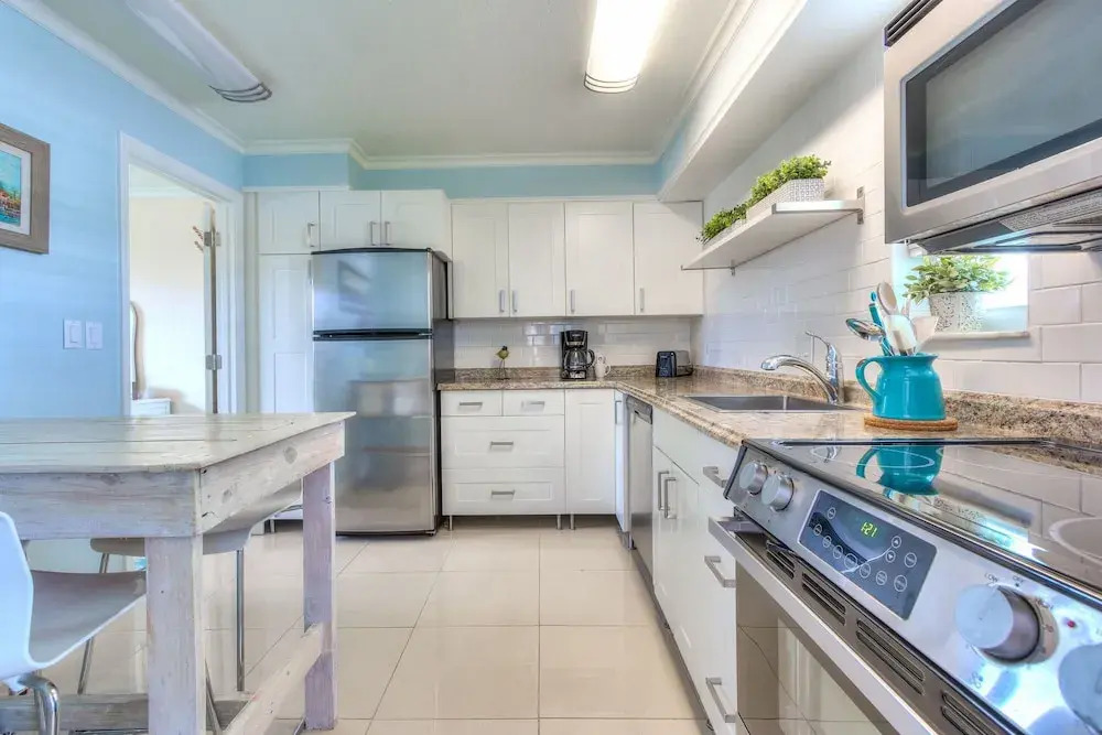 Tropic Terrace #40 - Beachfront Rental 2 Bedroom Condo by Redawning