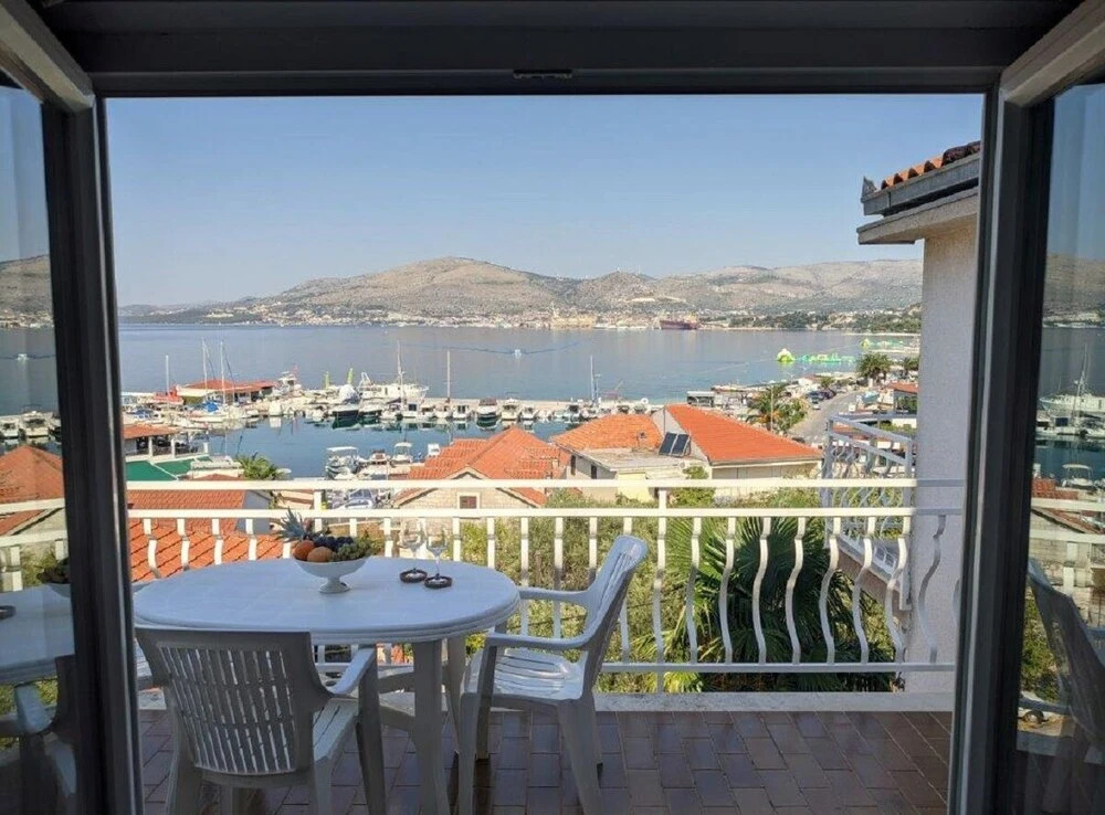 Apartment Biserka