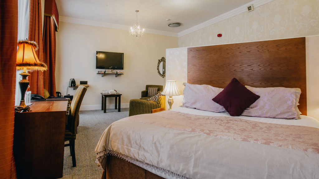 The Sun Hotel & Bar