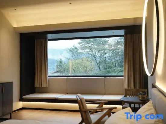 Mount Qingcheng · Moon Close to People Cliff Private Hot Spring Boutique Stay