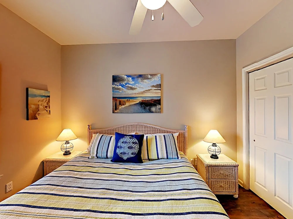 701Ns Barefoot Getaway - Two Bedroom Townhome