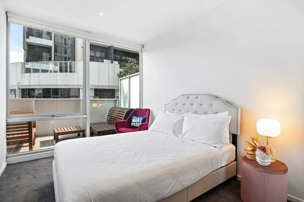 Bright 2-bed Home With Secure Parking