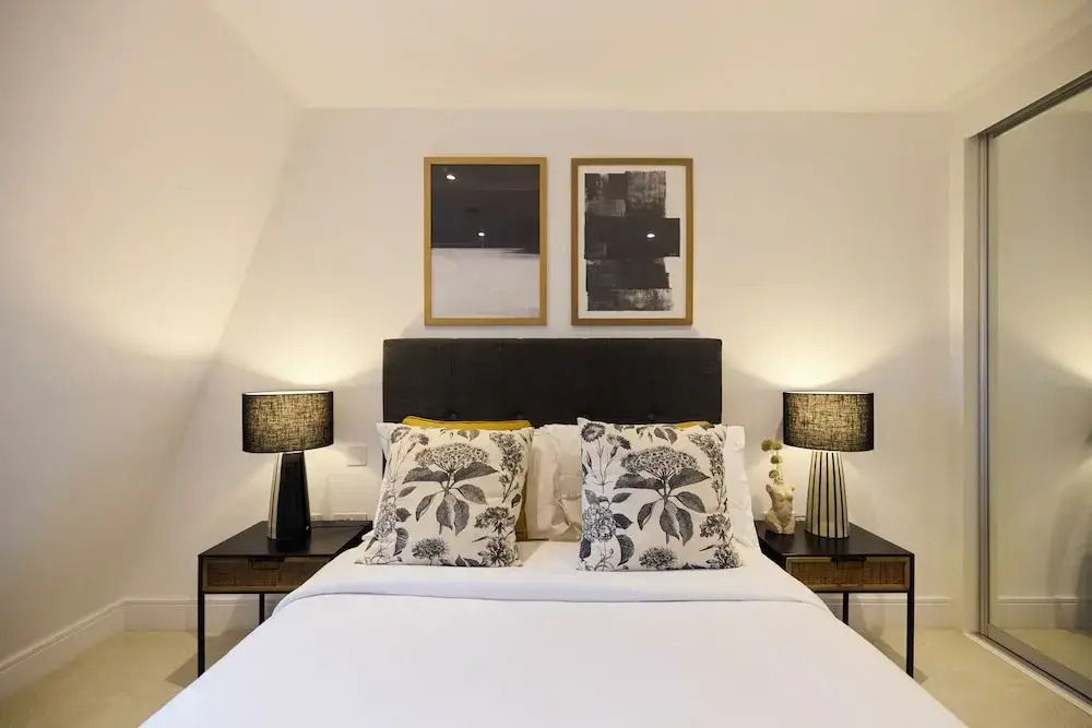 Streatham Hill Modern Flat with Balcony