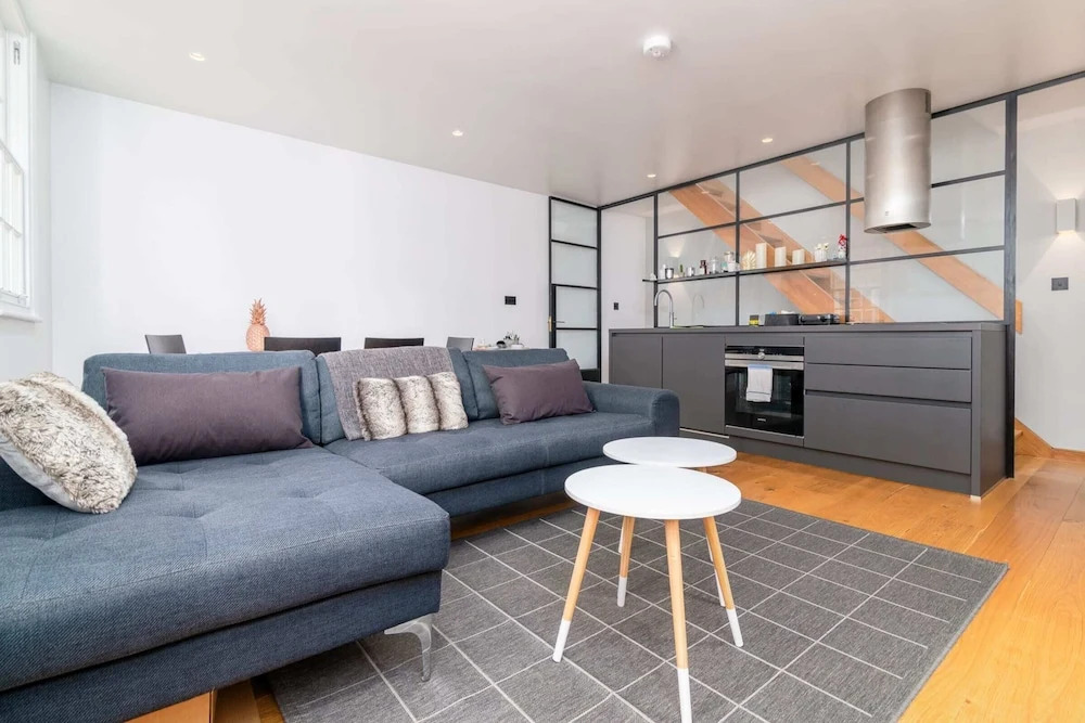 Spacious 2BR in West Kensington by GuestReady