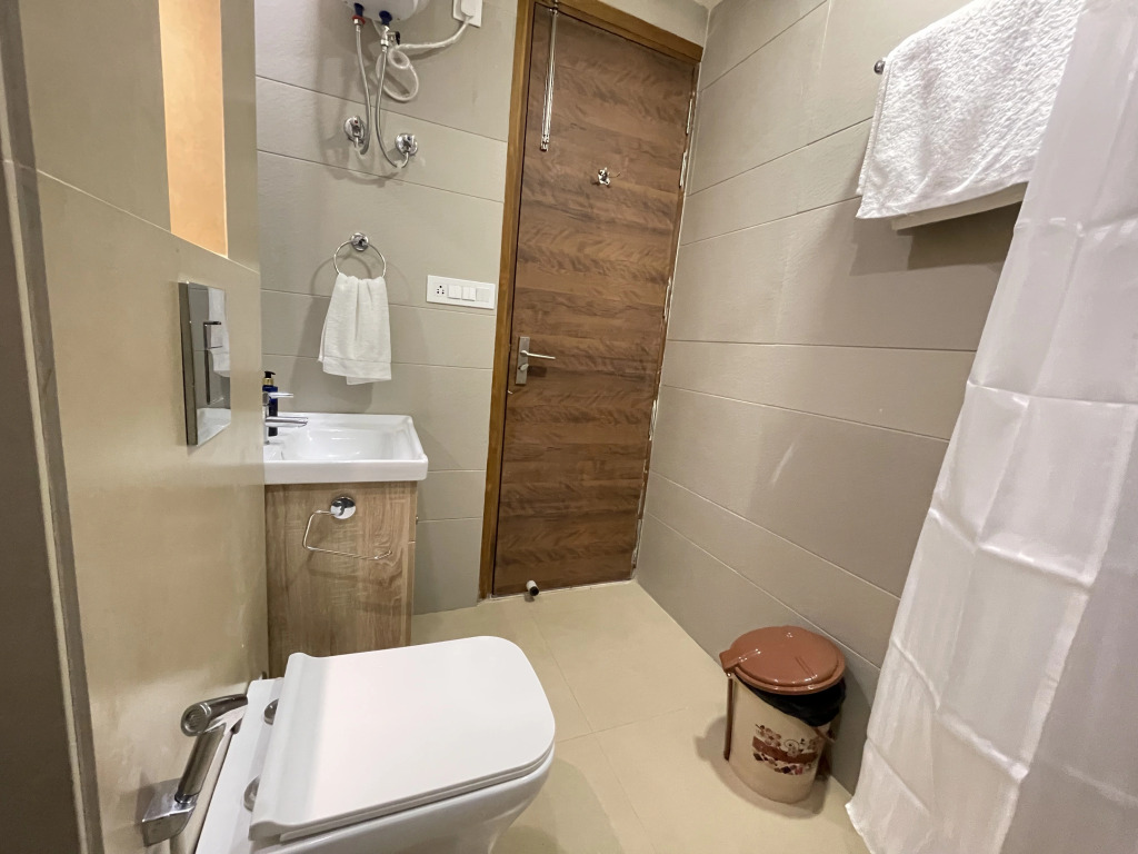 Private 3Bhk Apartment In Ardeecity By Bedchambers