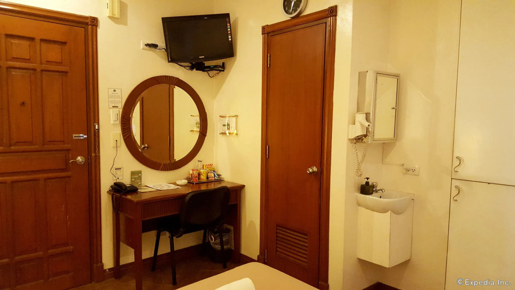 Townhouse OAK Metro Manila Nea Osmena Hw PNR Pasay