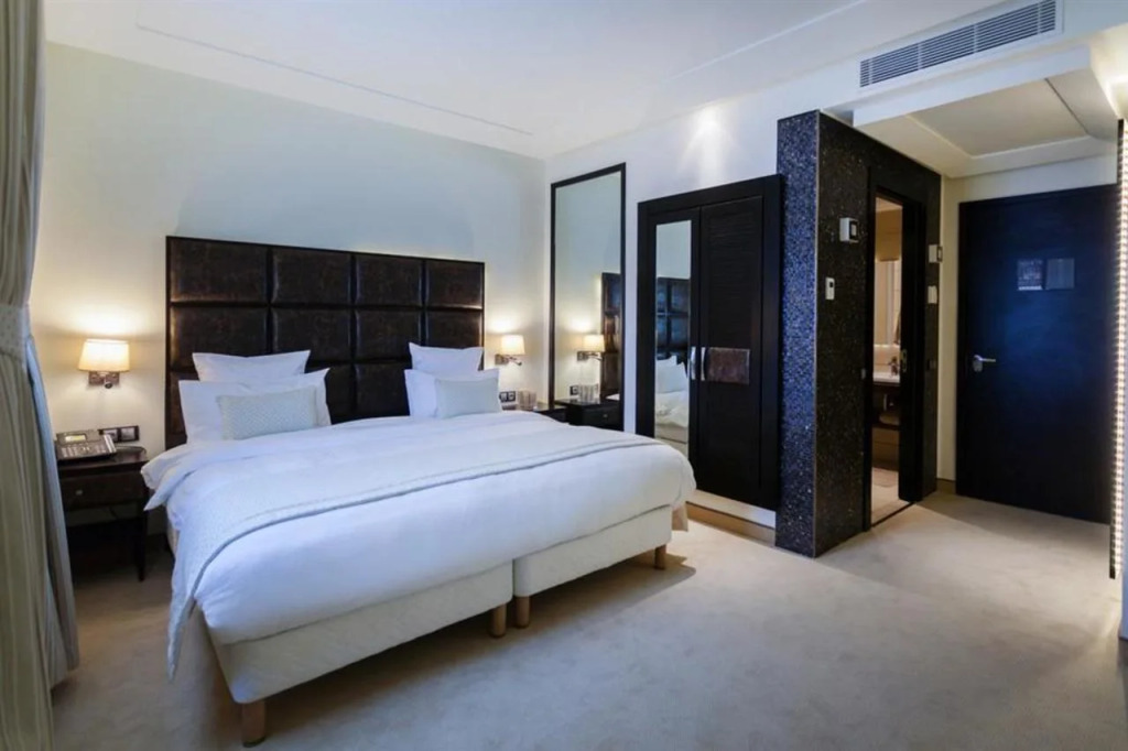 Business Hotel
