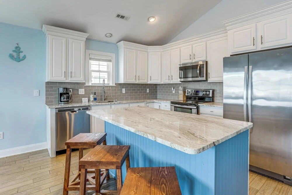 Prime Walkable Location! Large 4BR Wildwood Condo