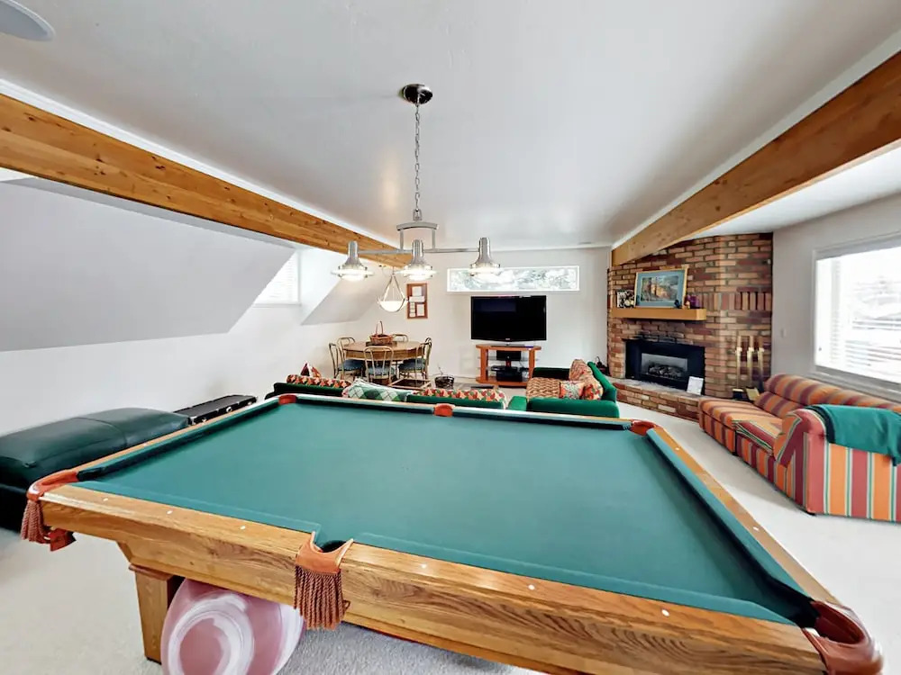 Large Near Shuttle To Slopes & Sundance 5 Bedroom Home