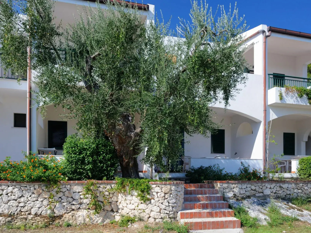 Baia Degli Aranci Suite & Apartments