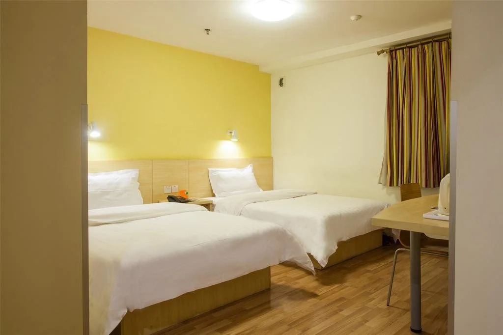7 Days Inn Shenzhen Bantian Wuhe Subway Station