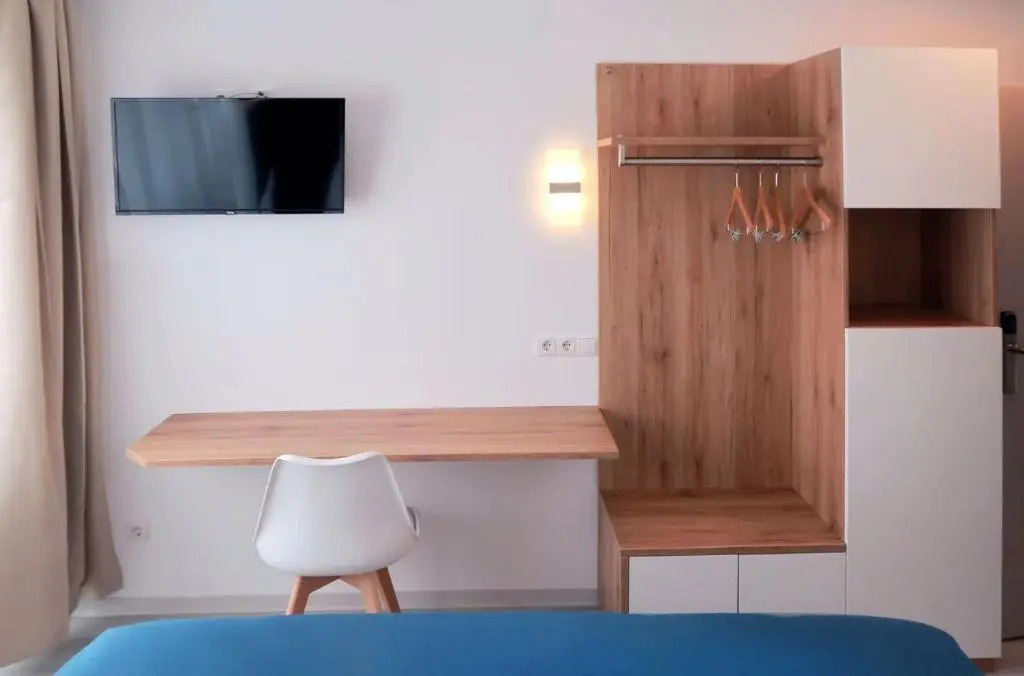Hotel 83