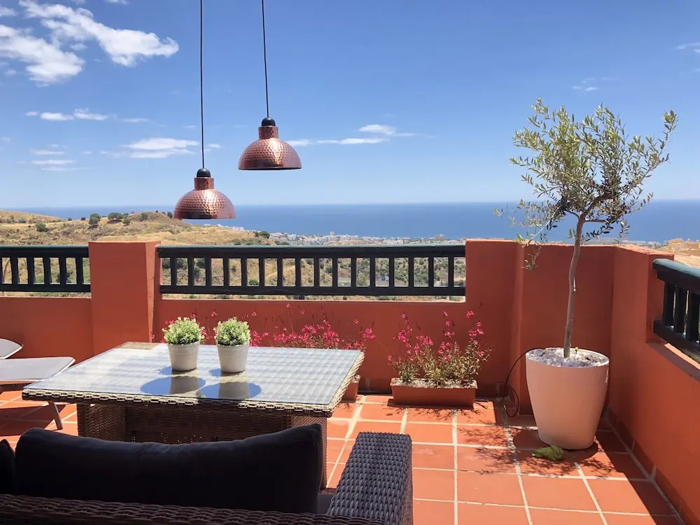 Luxurious SEA View Apartment