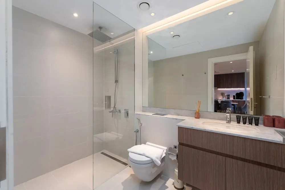 Contemporary La Mer 1BR w Beach Access