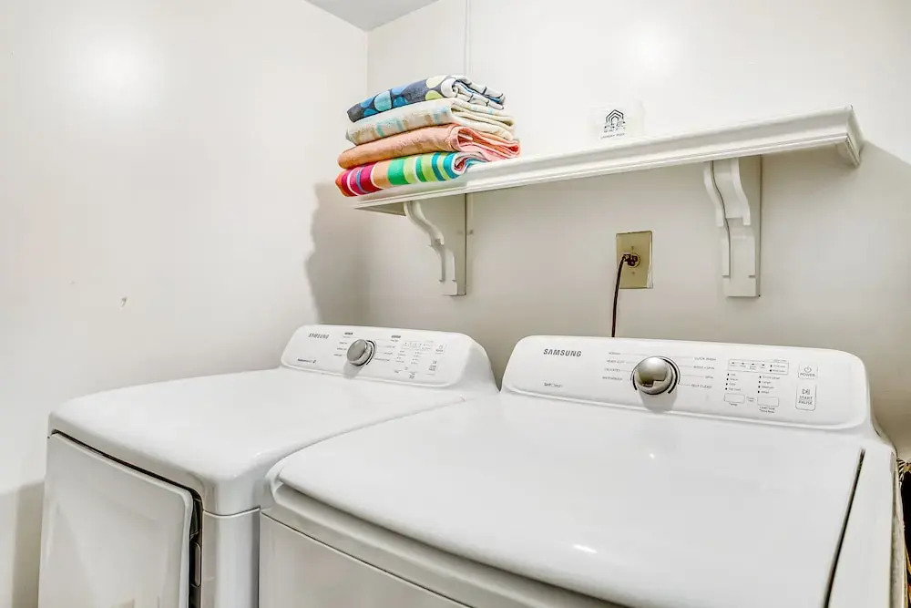 Charming Villa Just Steps to Beach & Shared Pool w/Central AC, Private WD, WiFi