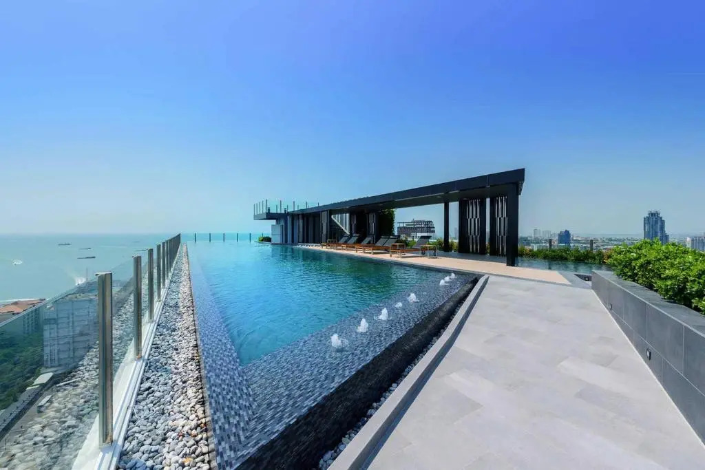 the base central pattaya seaview