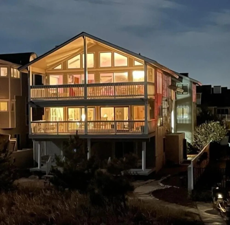 Dolphin's Den 3 Bedroom Condo by Redawning