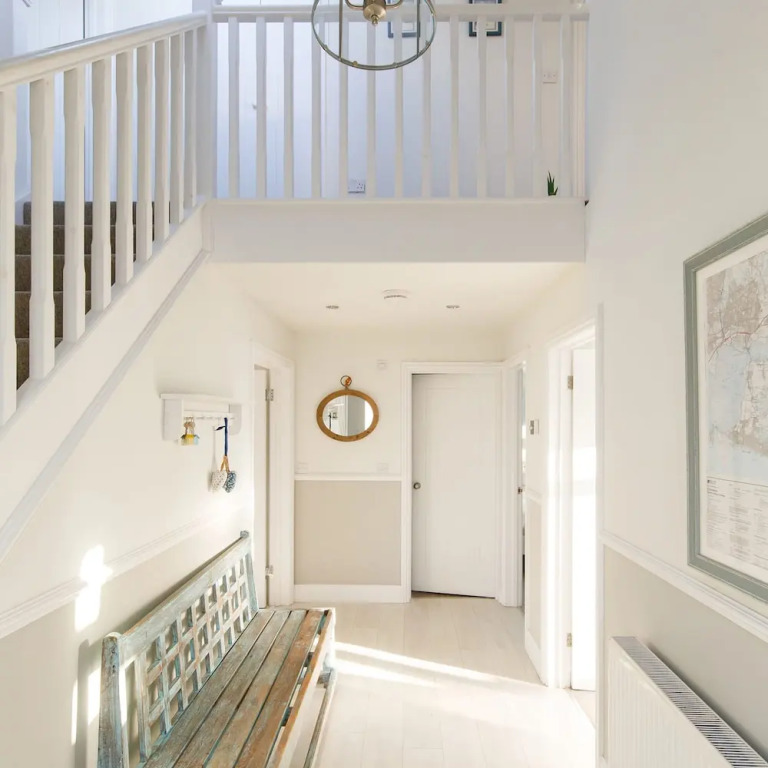 4BR Beach House sleeps 10 - 5 mins walk to the Sea