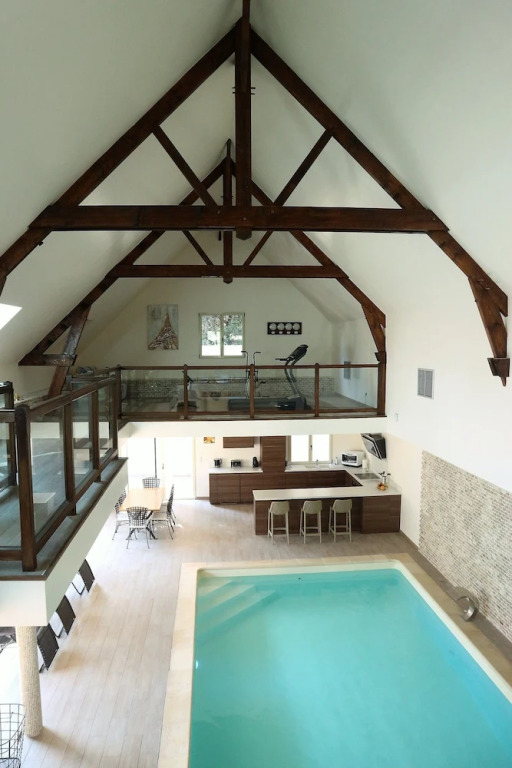 Maison avec piscine intérieure