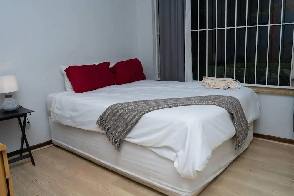 Impeccable 3-bed House in Joburg, 6km nr Sandton