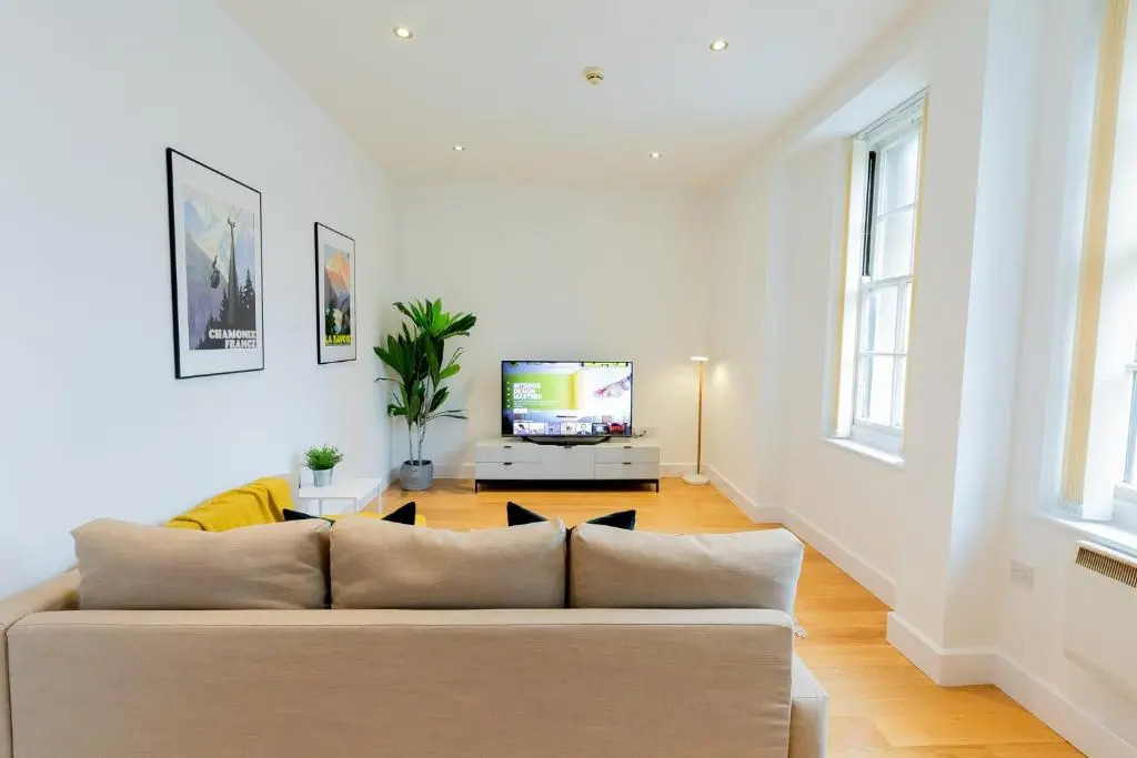 Modern and Spacious 1 Bed Apartment City Centre